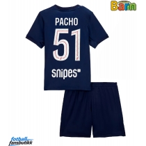 Paris Saint-Germain Willian Pacho #51 Hjemmedraktsett Barn 2025-26 Kortermet (+ Korte bukser)